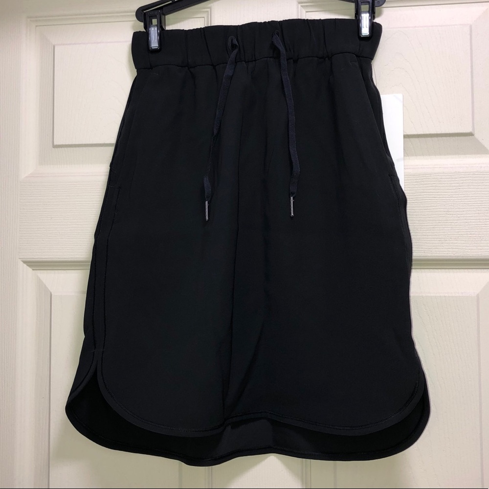 NWT! Lululemon On the Fly black skirt Size 2 - Picture 7 of 10